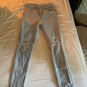 Light-wash skinny jeans